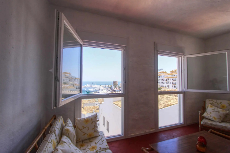 1079 - Frontline Puerto Banus Apartment