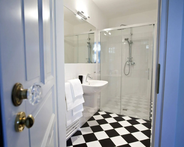 Crystal Suites Chez Helena