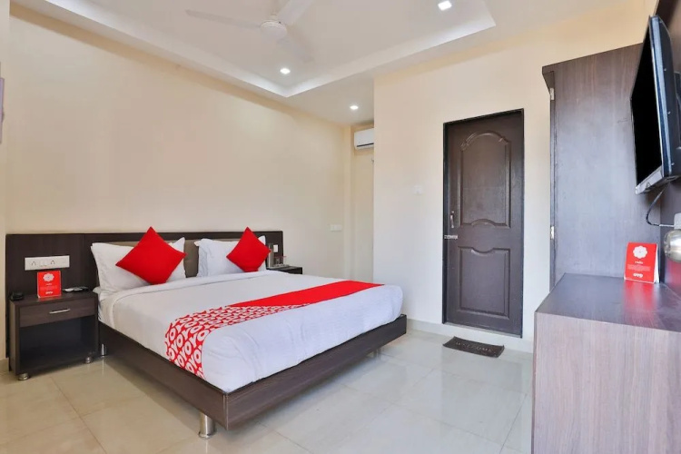 OYO 22551 Hotel Ssv