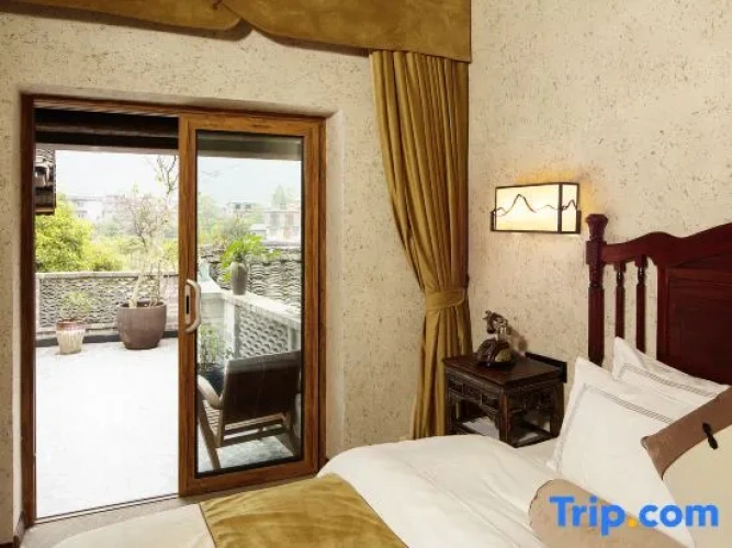 Suite with balcony