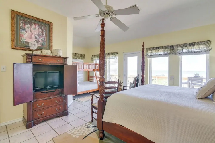 Beach Access: Renovated 'casa Bonita Surfside'