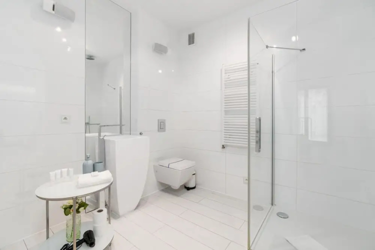 Minimalist Apartment Poznan by Renteres