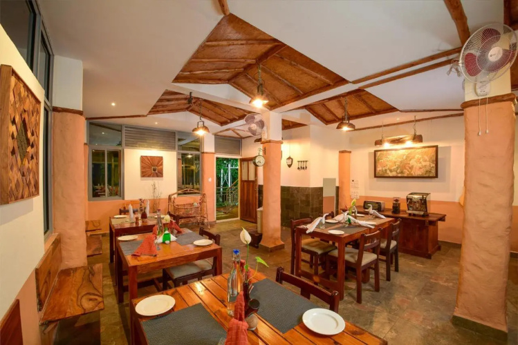 Mistletoe Homestay & Cafe