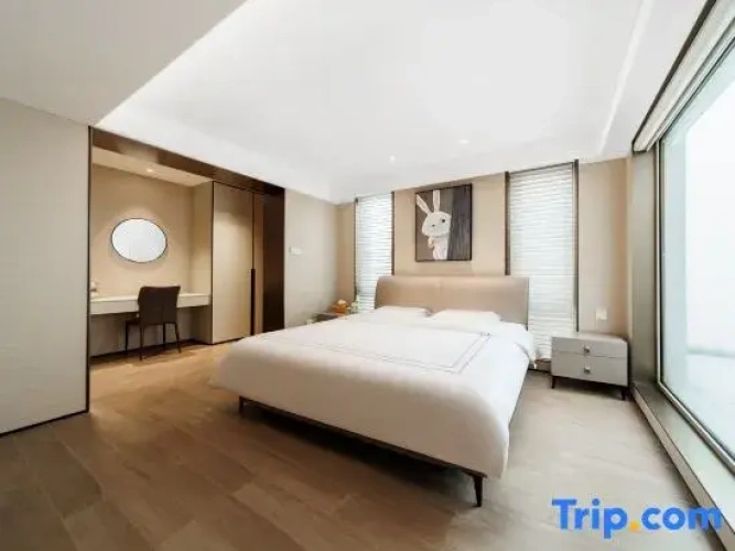 5 Bedrooms Villa