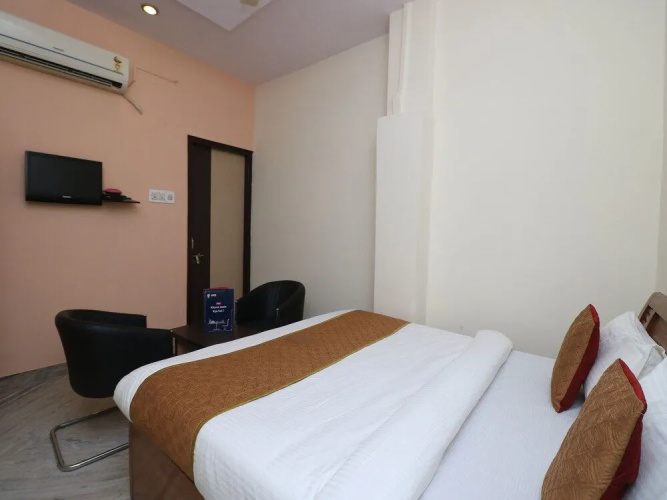 OYO 9929 Hotel Dhruv
