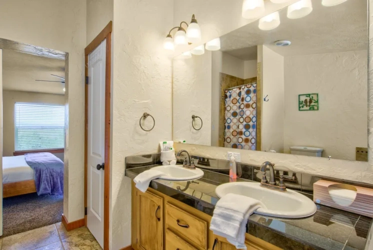 5 Bedrooms Cottage