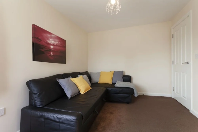 4 Bedrooms Cottage