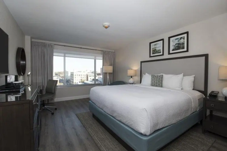 1 Bedroom Suite with historic city view