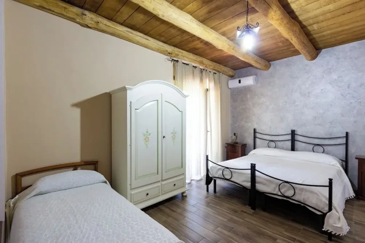 Classic Triple room with balcony
