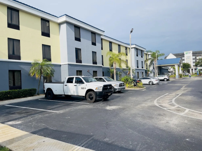 Days Inn & Suites Lakeland - Lakeland, FL