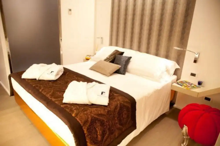 Face to Face House - Guest House