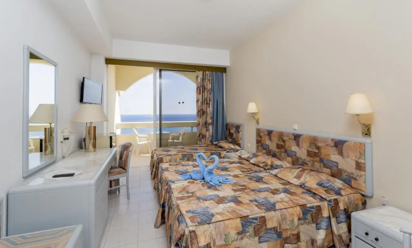 Standard Triple room