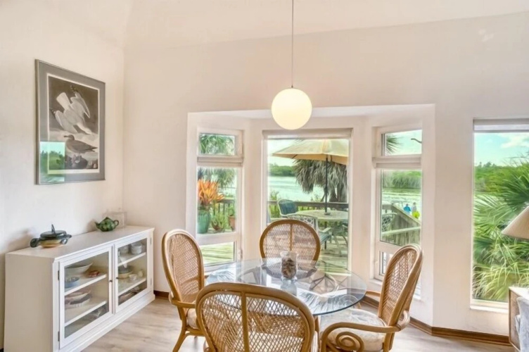 Little Current 3 Bedroom Home by RedAwning