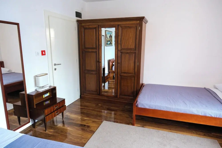 Qumi Apartments