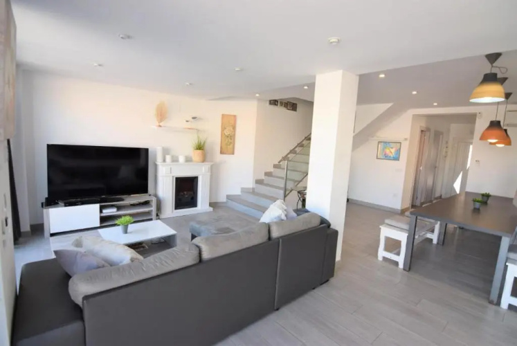 392- casa al canal con amarre y jacuzzi