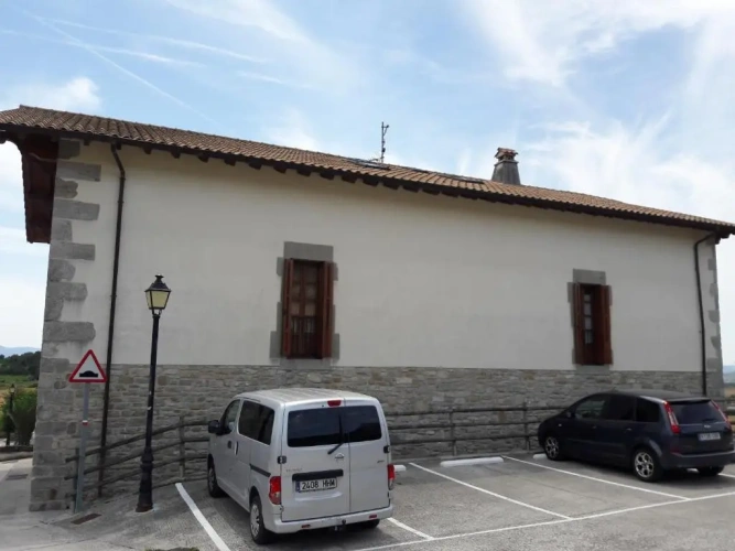 3 Bedrooms Cottage