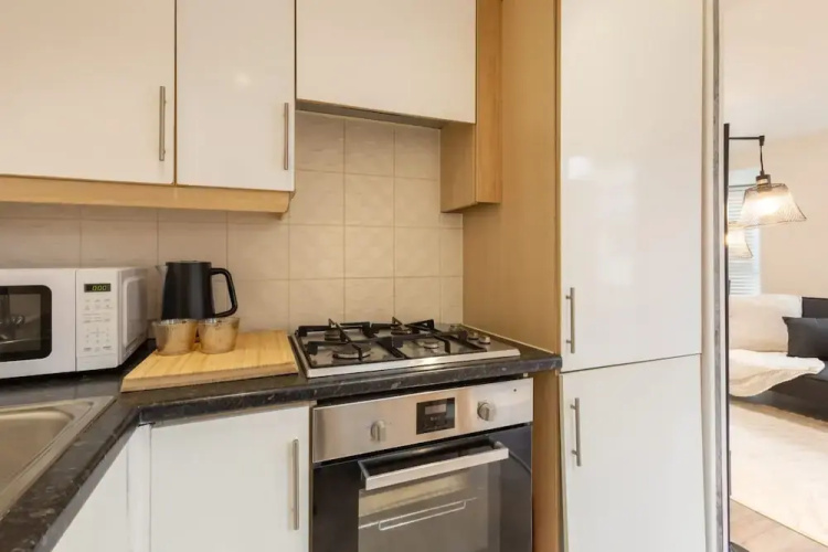 Host Stay Bradshaw Close