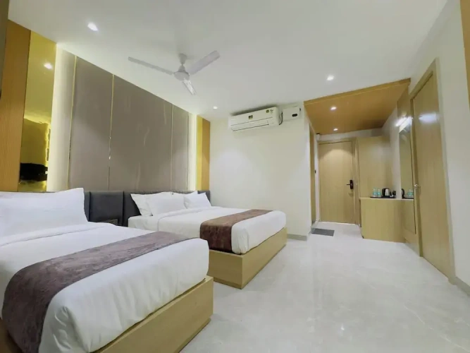Superior Triple room with city view