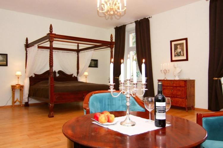 Apartments in Tressow Castle, Bobitz