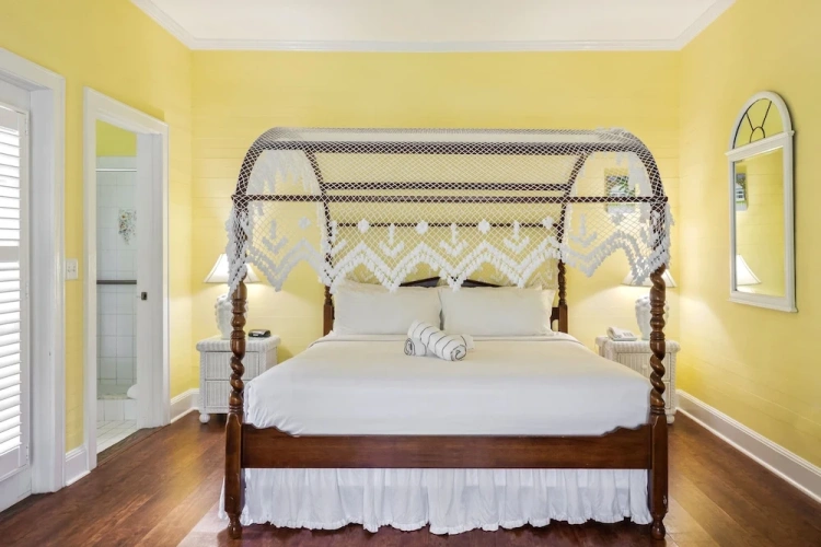 Classic Double Basement room with balcony