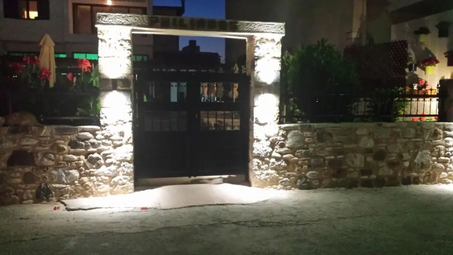 Philippos Studios & Apartments