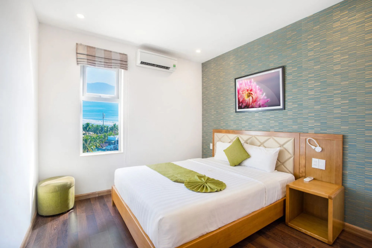 Ronal Hotel