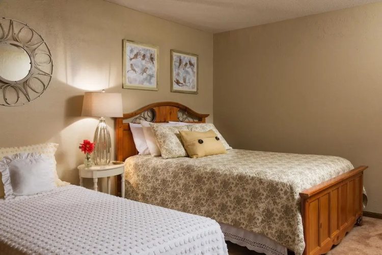 Cedar Crest Lodge
