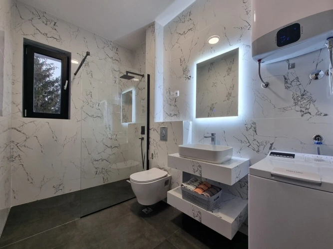 2 Bedrooms Deluxe Apartment