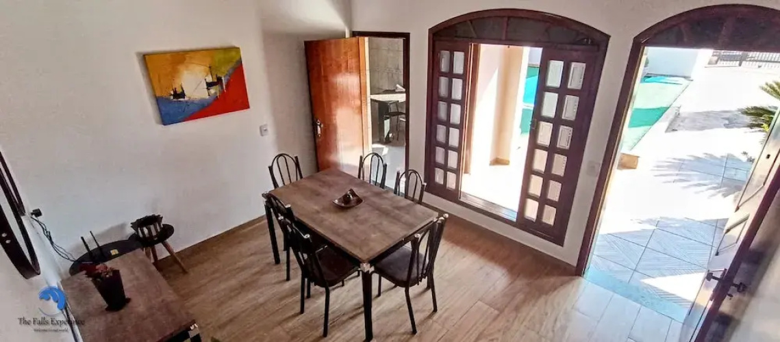 Casa com Piscina e Churrasqueira