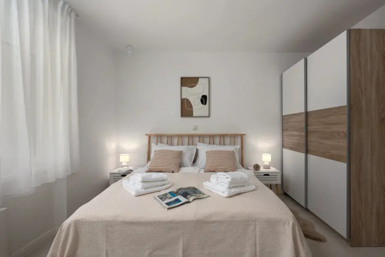 Desamani 975 Apartments