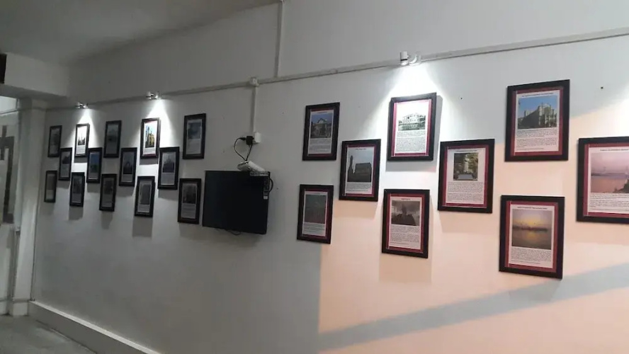 Raj Hotel