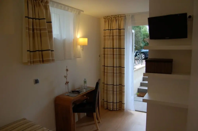 Standard Single room with garden view