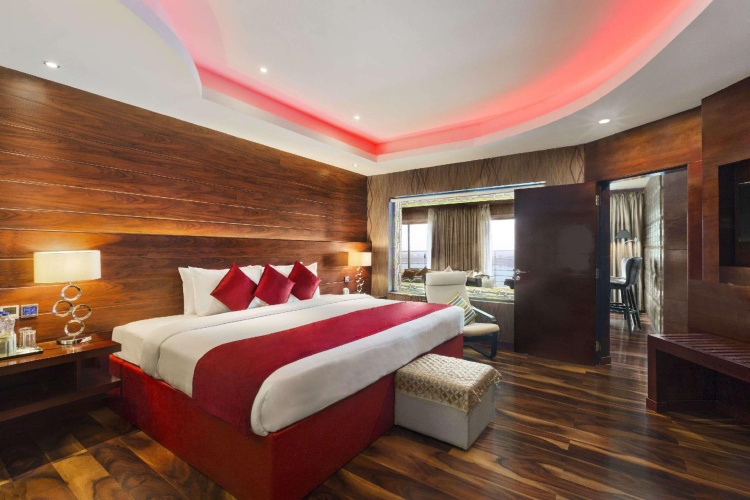 Presidential Double Suite with lake view