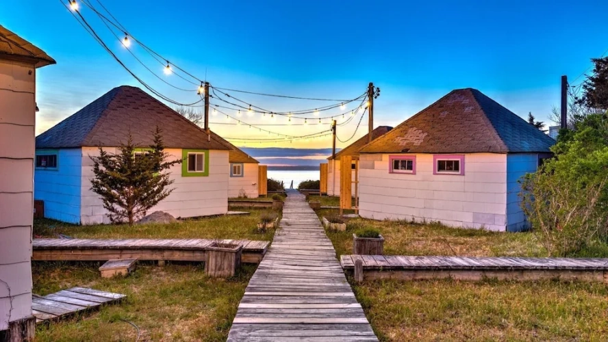 1 Bedroom Bungalow with water view