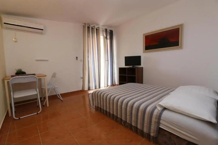 2 Bedrooms Apartment with sea view
