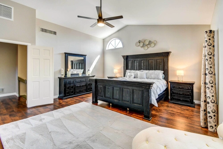 4 Bedrooms Cottage