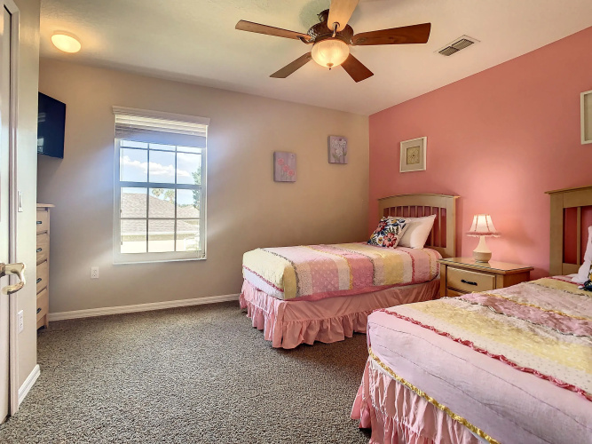 Fantastic 7 Bed 6 Bath in Prestigious Gated Comm