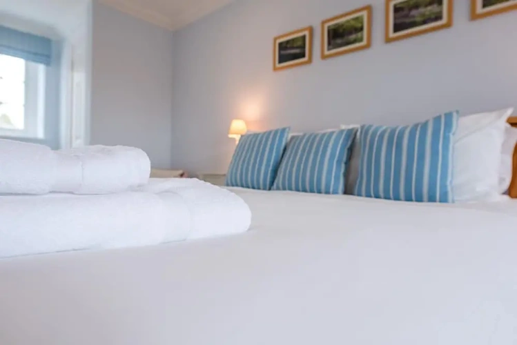 5 Bedrooms Cottage