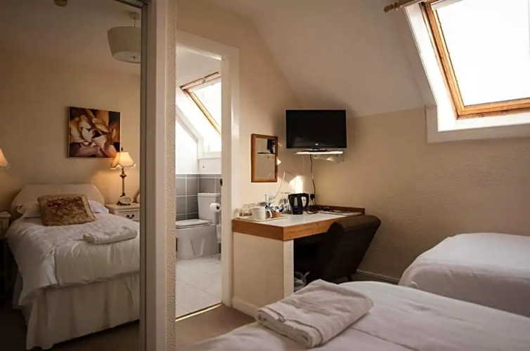 Castle Arms Hotel