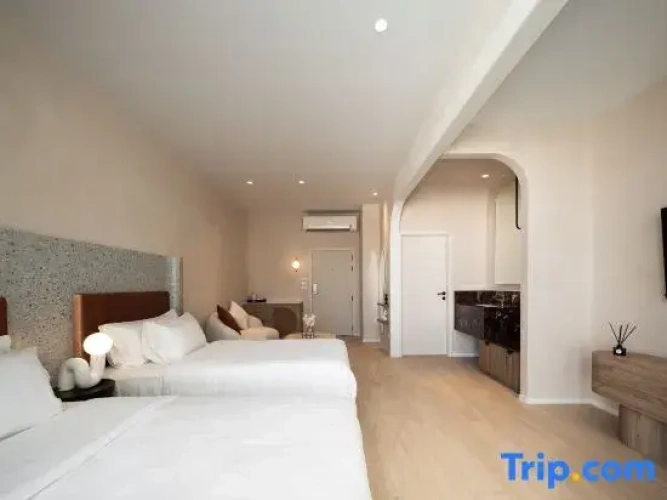 Superior room with pool view