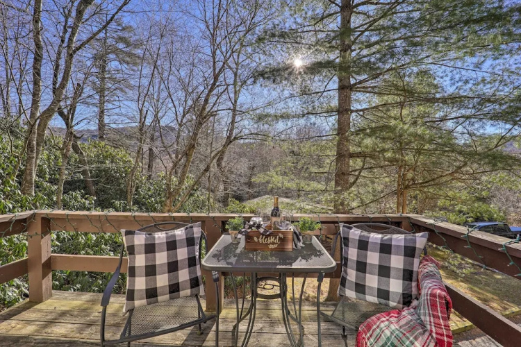 2 Mi to Dtwn: Banner Elk Mtn Townhome w/ Deck!