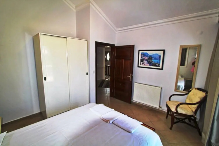 Villa Center
