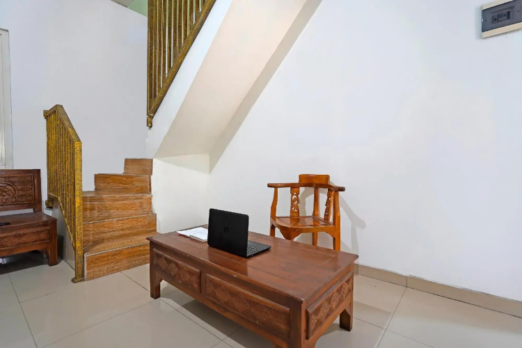 OYO 91743 Choirul Residence