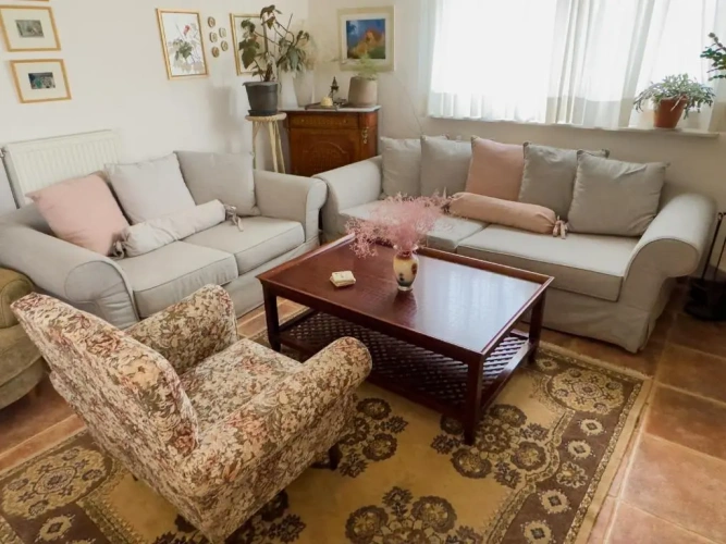 2 Bedrooms Cottage