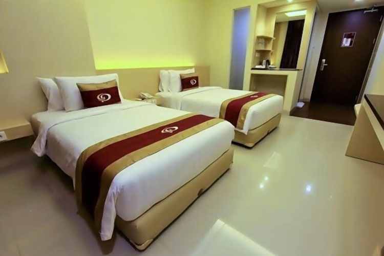 Grand Parama Hotel