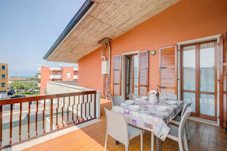 2 Bedrooms Family Apartment with lake view