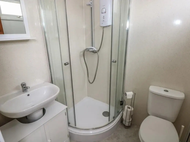 Charming 3-bed Chalet in Kidwelly