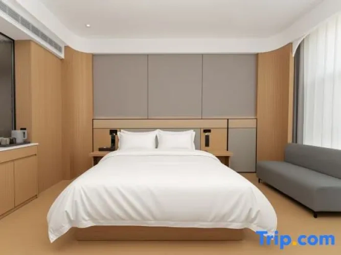 Standard Double room with city view