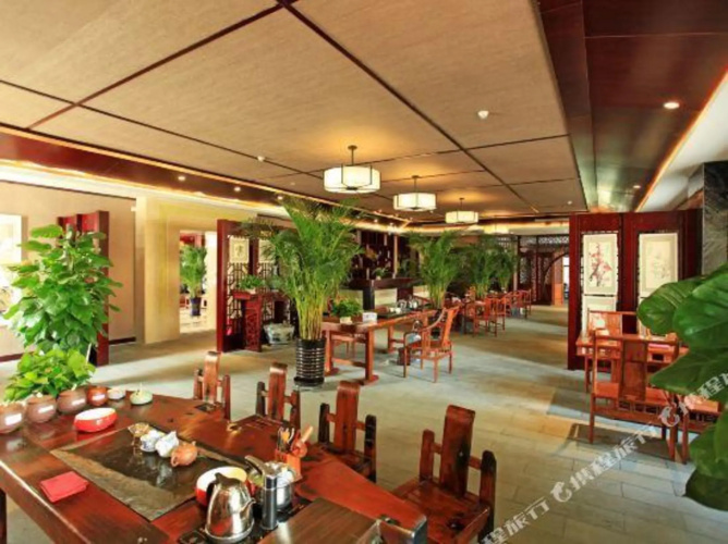 Junyue Hotel(石河子君悦酒店（石河子火车站店）)