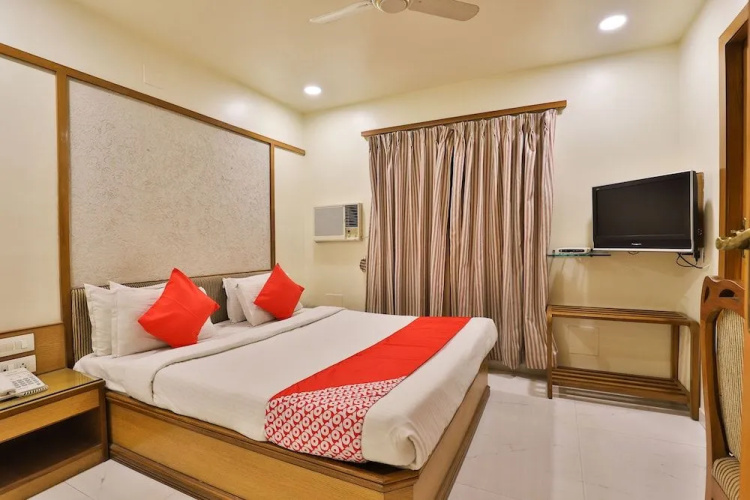 OYO 23337 Flagship Ashram Road